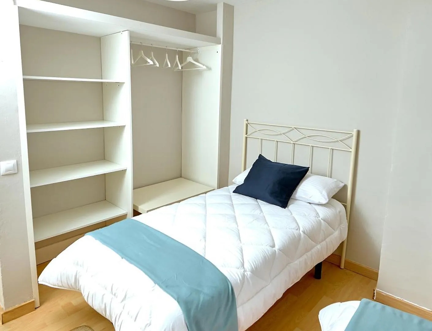 Holidays2Malaga Train Station Area Apartment